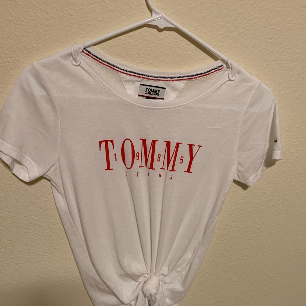 tommy shirt.